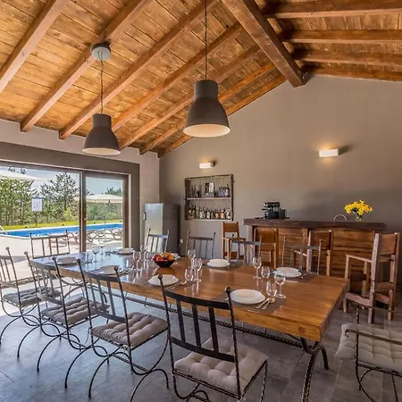 Mirna Comfortable Holiday Vila